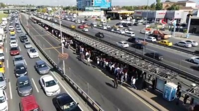 metrobus duragi -  Metrobüste oluşan yoğunluk havadan görüntülendi  Videosu