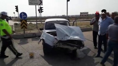  Adana'da ambulans ile otomobil çarpıştı: 1’i bebek 4 yaralı