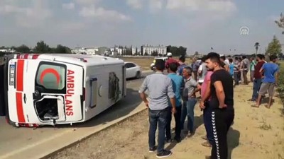 Ambulansla otomobil çarpıştı: 5 yaralı - ADANA