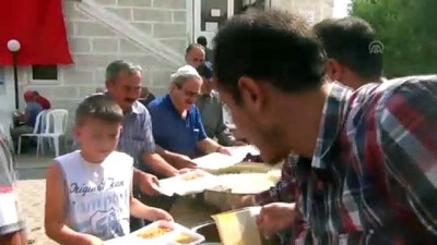 cami bahcesi - Beypazarı'nda aşure dağıtıldı - ANKARA Videosu