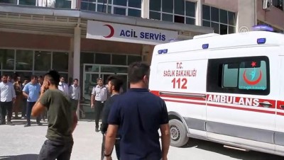 servis araci - Öğrenci servisi şarampole devrildi - HAKKARİ  Videosu