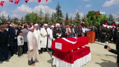 sparta -  Şehit Piyade Uzman Onbaşı Ceylan, memleketi Isparta'da son yolculuğuna uğurlandı  Videosu