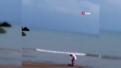 intihar -  Ünye'de kıyafetleriyle denize giren vatandaş paniğe neden oldu Videosu