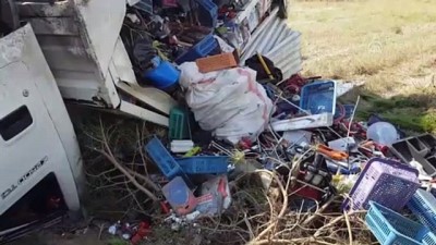 sparta - Yeni aldıkları kamyonetle dönüş yolunda kaza yaptılar - DENİZLİ  Videosu