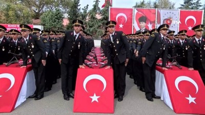 fedakarlik -  Yüzlerce asker arasında gözyaşlarıyla 'Ali'sini aradı... Mezuniyet törenindeki duygusal buluşma İHA muhabirini de ağlattı  Videosu