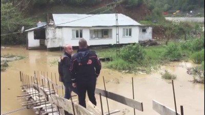 Borçka'da şiddetli yağış - AFAD ekipleri iki evde mahsur kalanlar için çalışma başlattı - ARTVİN 