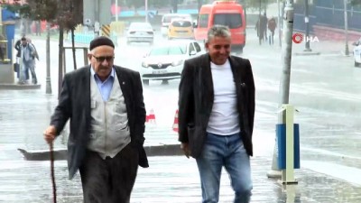 saganak yagis -  Erzurum’da aniden bastıran yağmur ve dolu hayatı olumsuz yönde etkiledi  Videosu