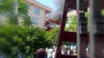  Şişli’de 5 katlı binanın çatı katı alev alev yandı 
