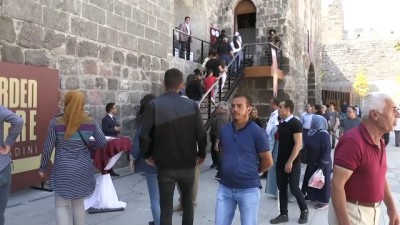 kutuphane - Tarihi Kayseri Kalesi'ne ziyaretçi ilgisi - KAYSERİ  Videosu