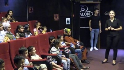 sinema salonu - Aileler fındık bahçesine çocuklar sinemaya gidiyor - DÜZCE  Videosu