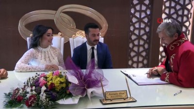 rekor -  Bu yılın 5 bininci nikahını Tahmazoğlu kıydı Videosu