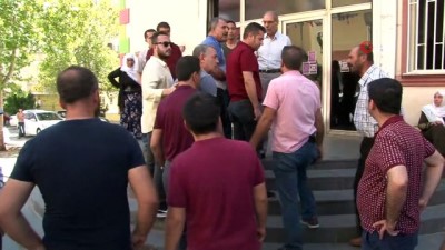  HDP İl Binası önünde eylem yapan aile ile partililer arasında gerginlik 
