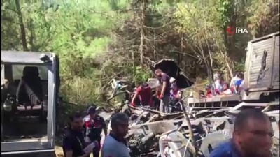 insaat malzemesi -  Kastamonu'da uçurumdan yuvarlanan kamyon alev alev yandı: 3 ölü Videosu