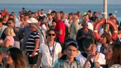  Kuşadası’na 3 gemiyle 4 bin 230 turist geldi 
