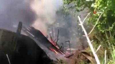  Uçurumdan yuvarlanan kamyon alev alev yandı: 3 ölü 