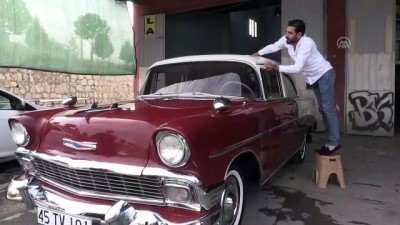 1956 model otomobilini lüks araçlara değişmiyor - MANİSA