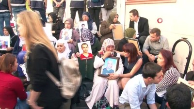  HDP önündeki ailelere üniversite öğrencilerinden destek