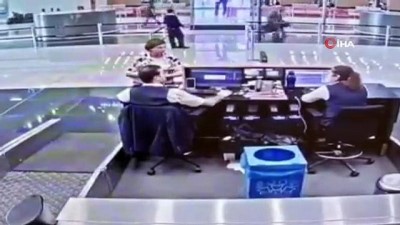 twitter -  THY görevlisi, deprem sırasında yolcuyu böyle korudu  Videosu