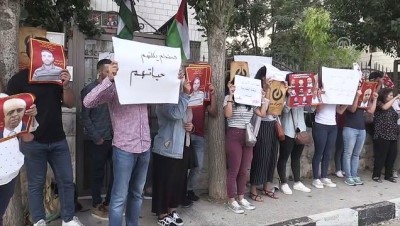 Filistinlilerden Kızılhaç protestosu - RAMALLAH 