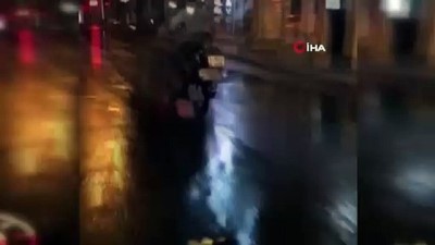  Motosikletle şov yapan gencin “yanlama” kazası kamerada 