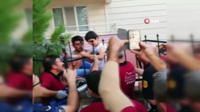 korkuluk -  Omuzuna saplanan korkuluk demiri ile hastaneye kaldırıldı  Videosu
