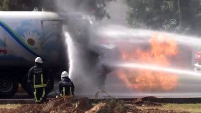 itfaiye eri - Antalya'da LPG tankerinde yangın (5) Videosu