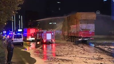 Başkentte saman yüklü kamyon yandı 