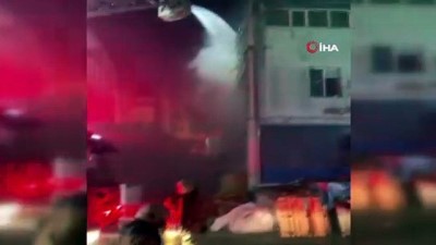  Hadımköy’de boya imalathanesinde yangını