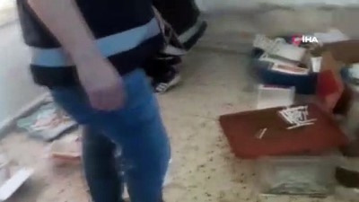 imalathane -  Polis eve girdi, kaçak sigara imalatı devam etti...Evini kaçak sigara imalathanesine çevirmiş  Videosu