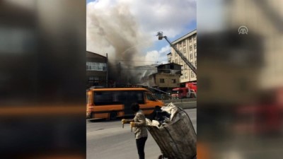 Sultangazi'de lastik deposunda yangın - İSTANBUL 