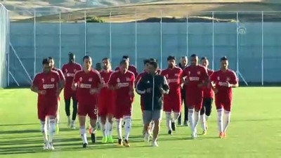 hazirlik maci - Teknik direktör Rıza Çalımbay: 'Final niteliğinde maçlar oynayacağız'- SİVAS Videosu