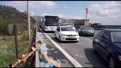 Anadolu Otoyolu'nda ambalajlı su yüklü tır devrildi - KOCAELİ