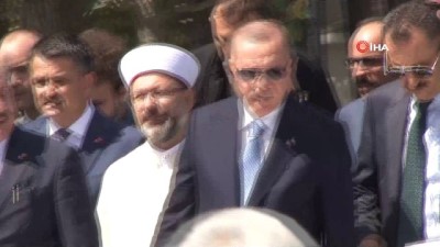  Cumhurbaşkanı Erdoğan, Abdülhakim Sancak Camii’ne geldi 