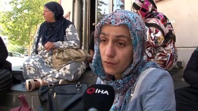  HDP önünde eylem yapan anne Ayşegül Biçer: 'Biz Türkiye Cumhuriyeti bayrağı altında yaşıyoruz, biz Kürdistan davası kabul etmiyoruz' 
