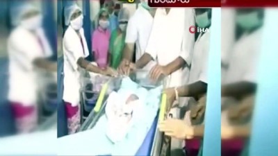 - Hindistanlı kadın 73 yaşında ikiz doğurdu
- Yaşlı kadının eşi ise baba olduktan bir gün sonra felç geçirdi 