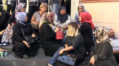 Oturma eylemi yapan Diyarbakır annelerine destek ziyareti