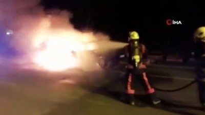  Seyir halindeki otomobil alev alev böyle yandı 