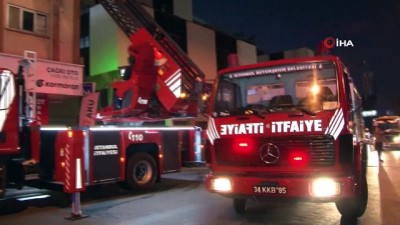  5 katlı bir iş merkezinin çatısında çıkan yangın 1 saat sonra kontrol altına alındı 
