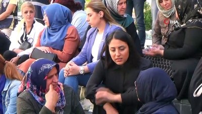  Almanya’dan Diyarbakır’a gelerek oturma eylemi yapan ailelere destek verdi 