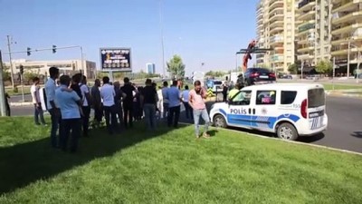 Diyarbakır'da minibüs ve otomobil çarpıştı: 9 yaralı 