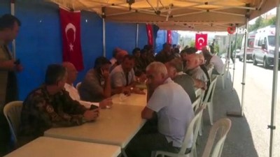  Eşinden ayrılmak istemeyen adam kendini yakmaya kalktı