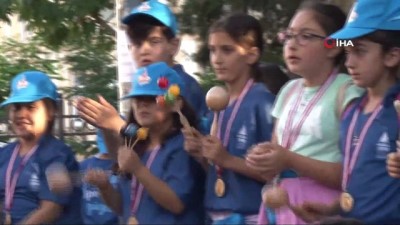 muzik aleti -  Galata Kulesi Meydanı’nda çocuklardan müzik ziyafeti  Videosu