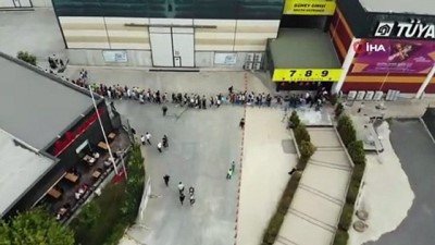  Oyun fuarına yoğun katılım nedeniyle oluşan kuyruk havadan görüntülendi 
