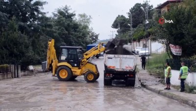  Sinop’ta şiddetli yağmur...Su kanalları taştı, denizde geniş çaplı çamur birikintisi oluştu