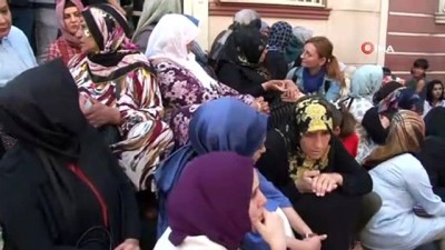  STK'lardan çocukları dağa kaçırılan ailelerin HDP önündeki eyleminin 5. gününde destek devam ediyor 