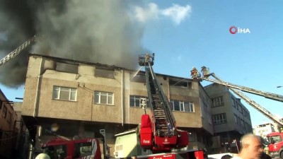  Taksim’de tramvay durağında oturan genci bıçaklayarak öldürdüler