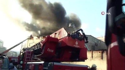  Zeytinburnu'nda iş yeri yangını