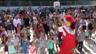 egitim ordusu -  - Ayvalık’ta minikler okulun ilk gününe şenlikle başladı
- Miniklere “Okuluna Hoş geldin” şenliği Videosu