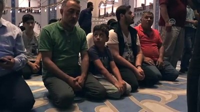 secde - 'Babalar ve Çocuklar Sabah Namazında Buluşuyor' - İSTANBUL  Videosu