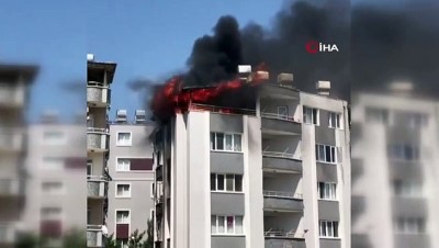 cati kati -  Çatı katında başlayan yangın binayı sarmadan söndürüldü  Videosu